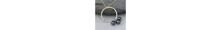 Purple pearl necklace 