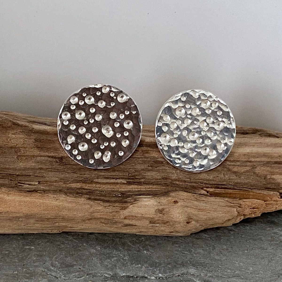 Round silver stud earrings 4