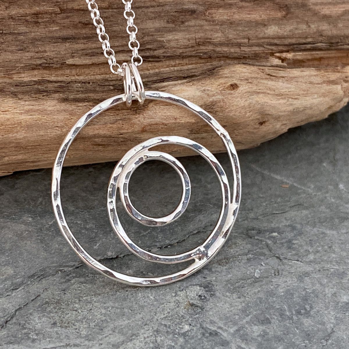 Silver circles necklace