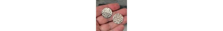 Round stud earrings 3