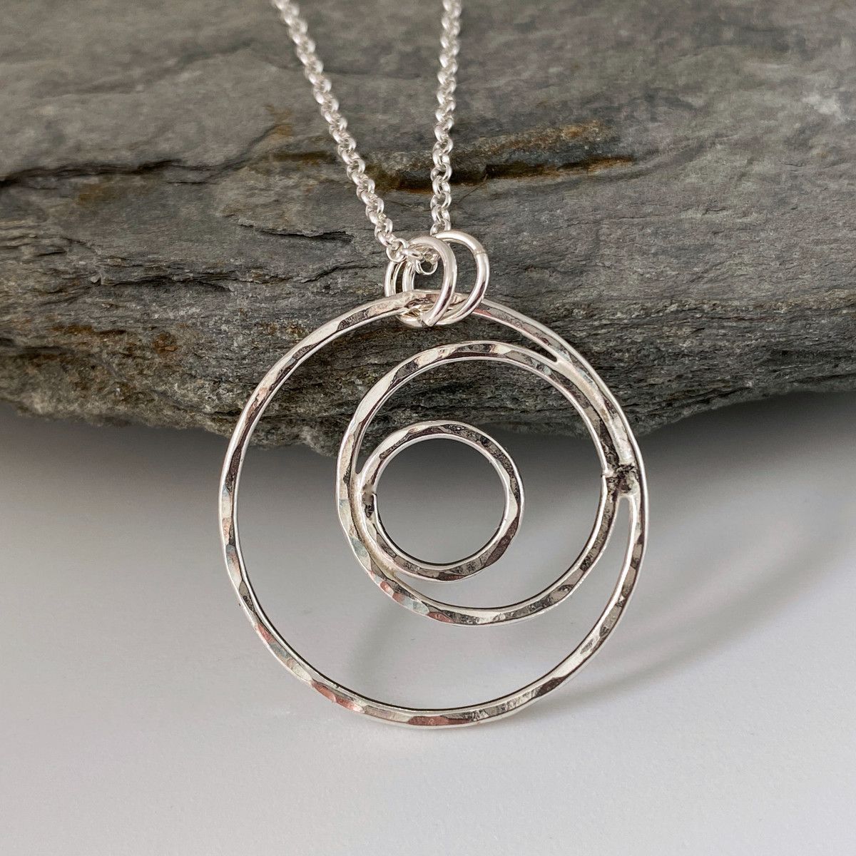 Silver circles necklace 3