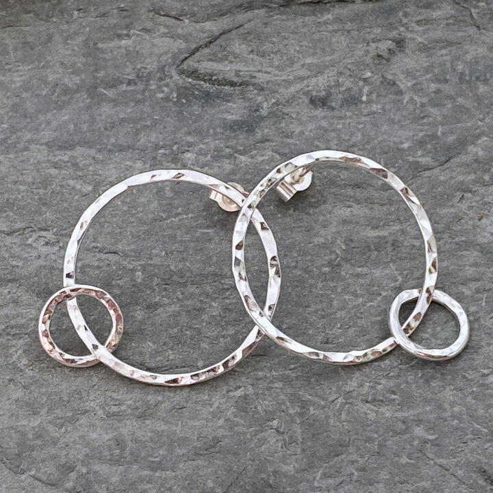 Round stud earrings