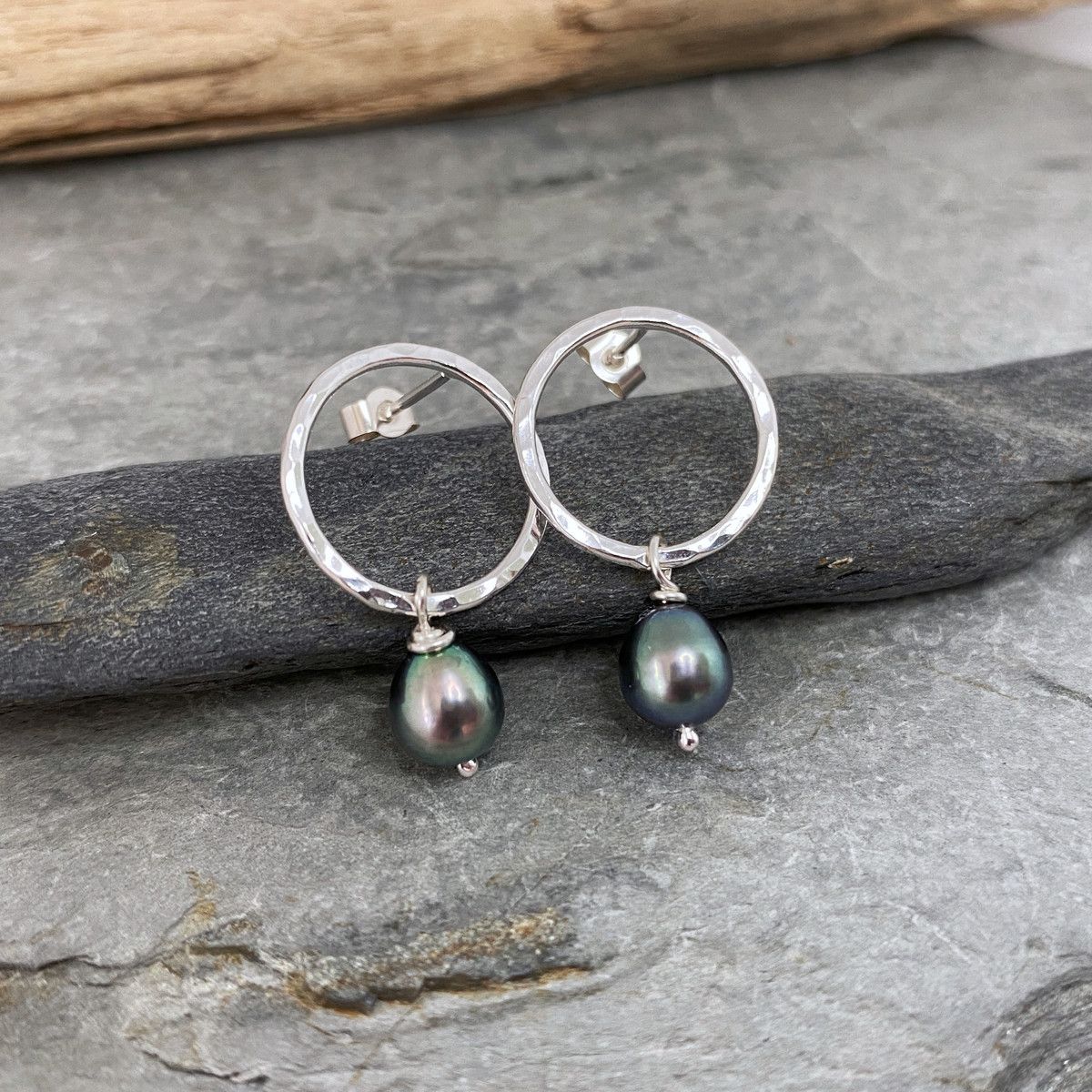 Circle stud pearl earrings 2