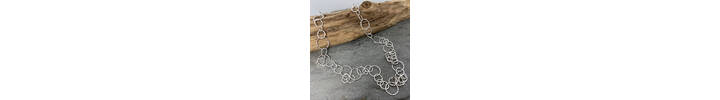 Small links chain necklace