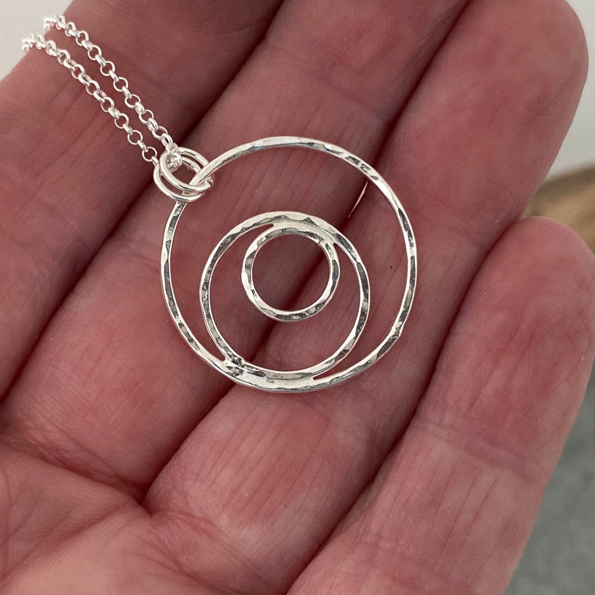 Silver circles necklace 2