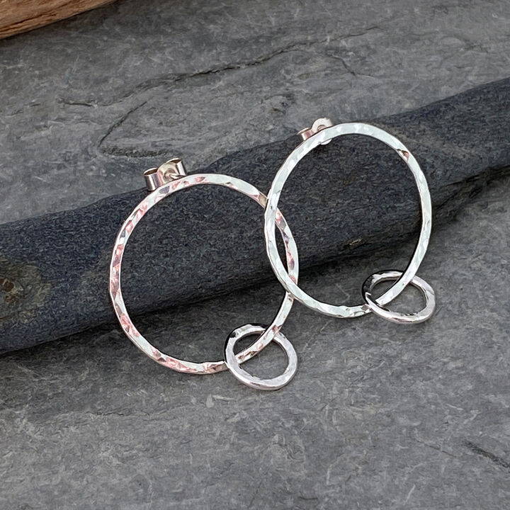 Round stud earrings 3