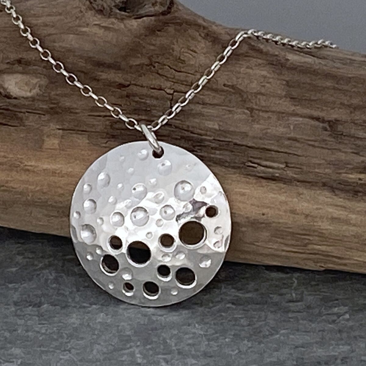 Round silver necklace