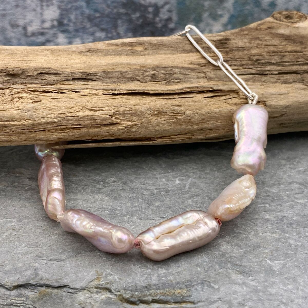 Pink stick pearls bracelet