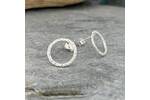 Hammered patterned open circle stud earrings 4