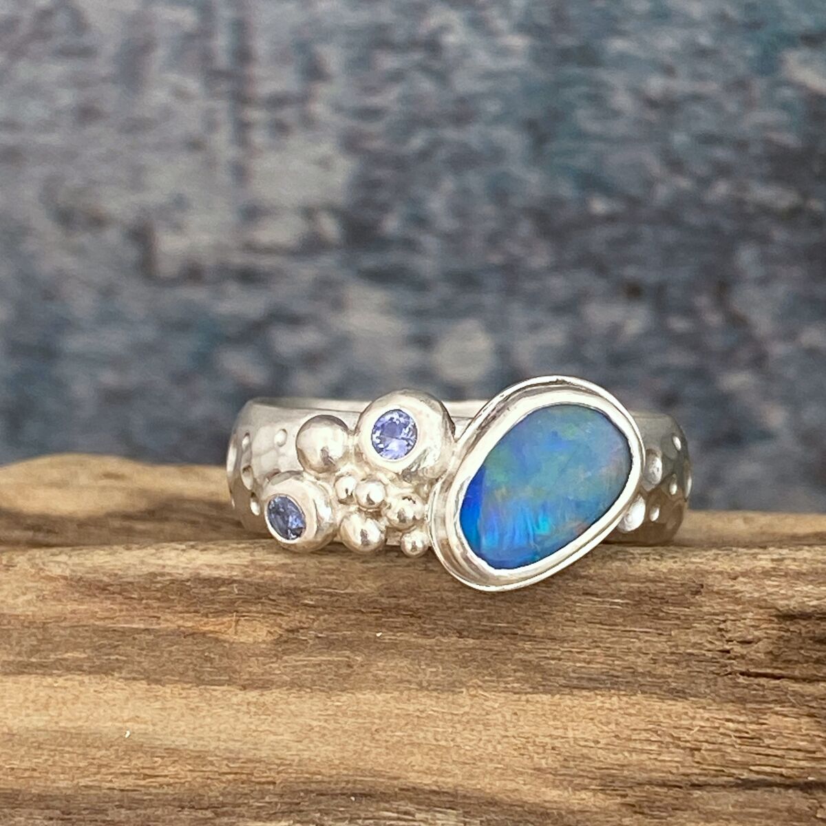 Opal and sapphire ring 4