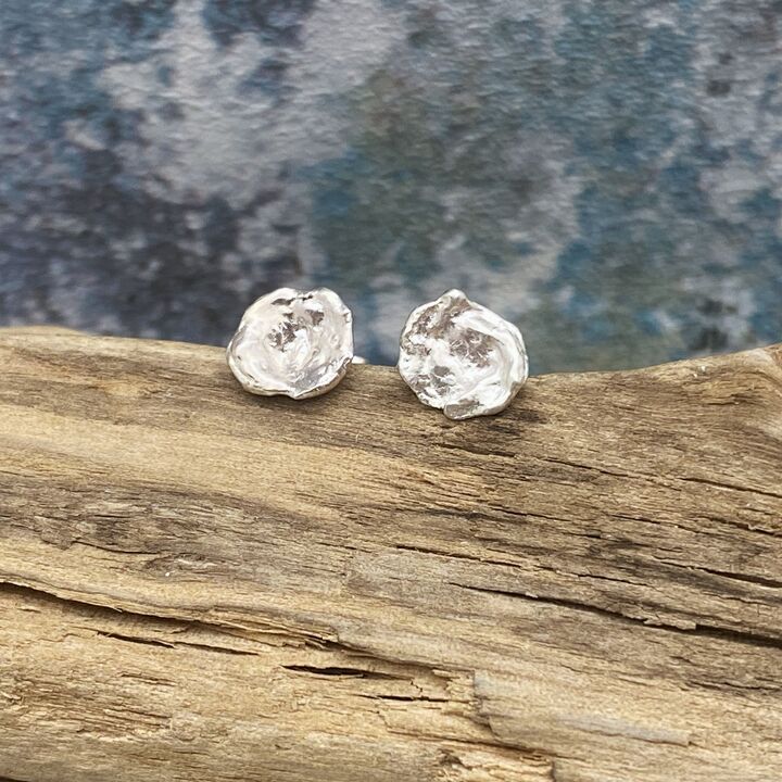 Small round stud earrings 5