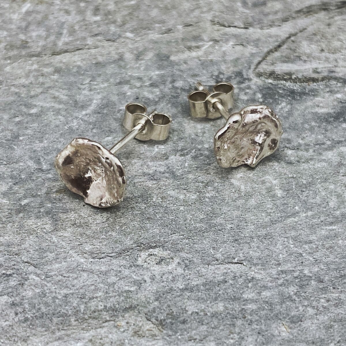 Small round stud earrings 4