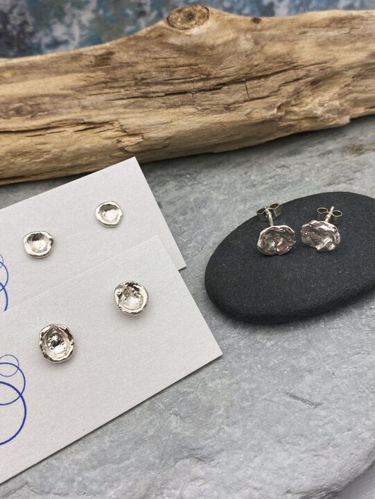 Small round stud earrings 2