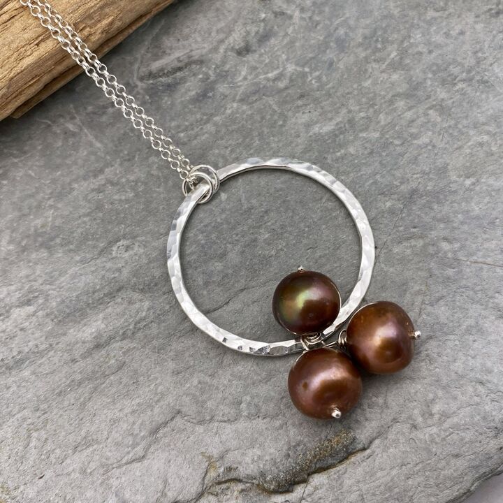 Bronze pearl necklace 2