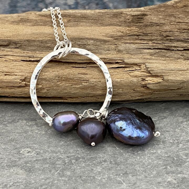 Peacock pearl necklace 2