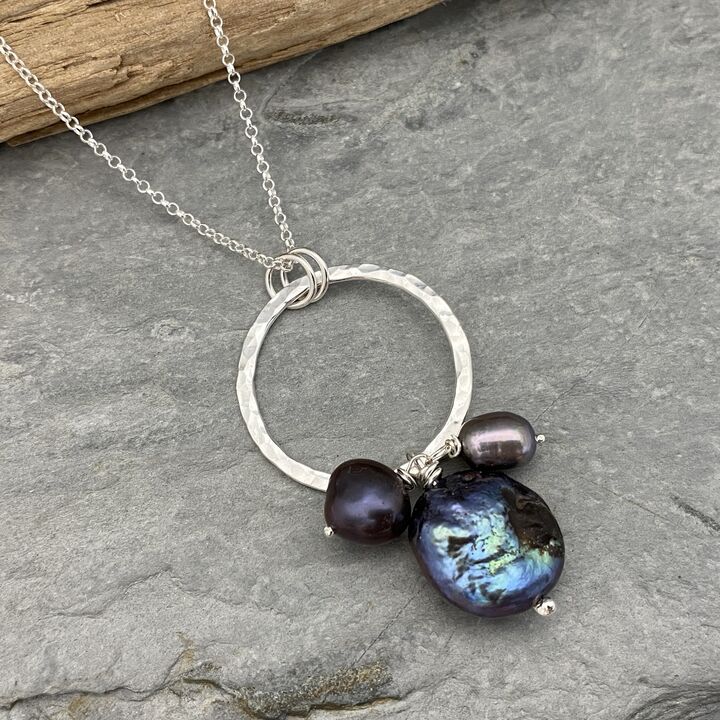 Peacock pearl necklace 3