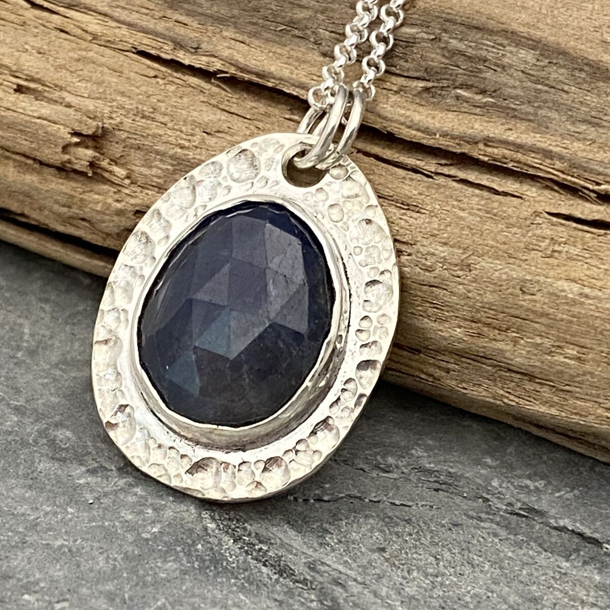 Dark blue sapphire pendant 3