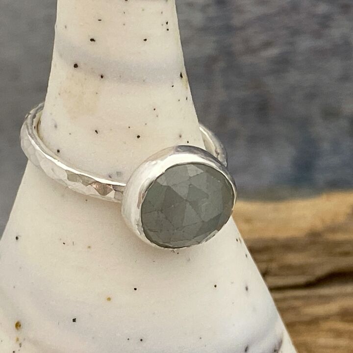 Grey sapphire ring 3