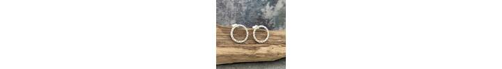 Hammered patterned open circle stud earrings 5