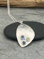 Trio of sapphires pendant 