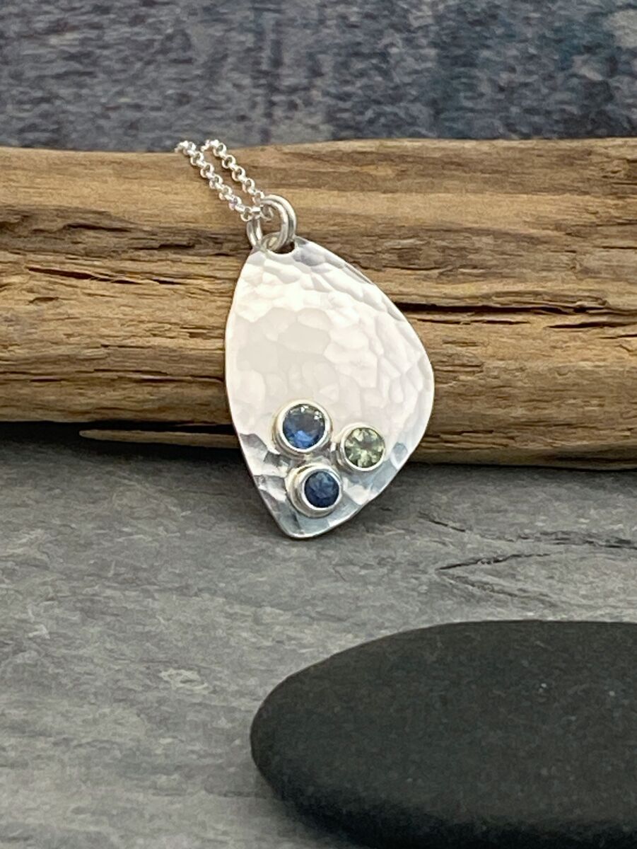 Trio of sapphires pendant 3