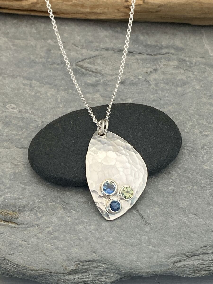 Trio of sapphires pendant  4