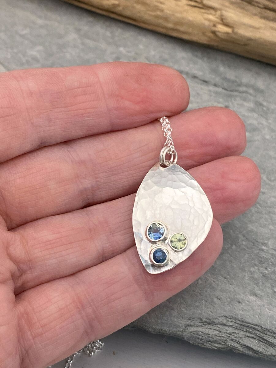 Trio of sapphires pendant 5