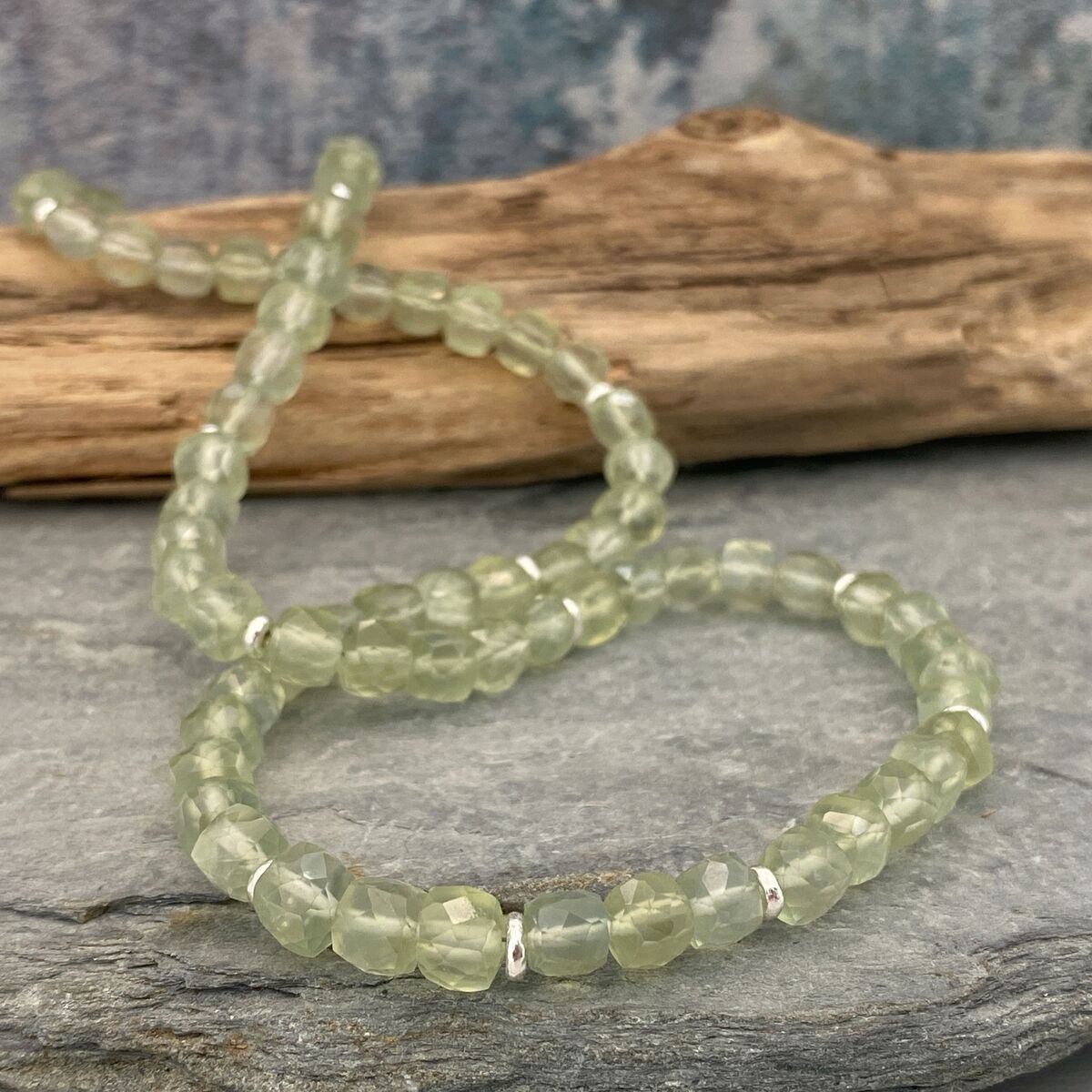 Pretty green bead necklace 2